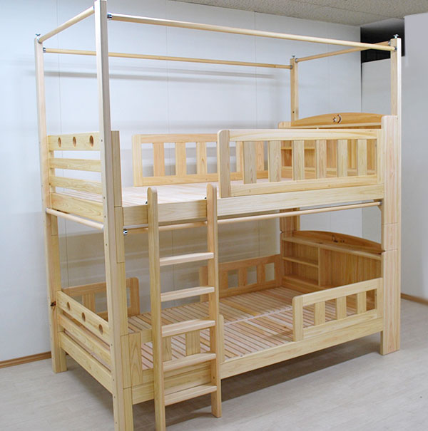 (No:2011017)上段と下段共にカーテンポール付きの二段ベッド