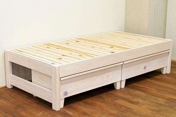 (No:1407035)足付きデザインのベッド下用収納ボックス・ホワイト着色