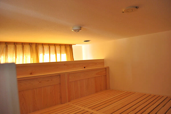 6.2畳の部屋を2倍の広さに活用 ひのきロフトベッド1212013