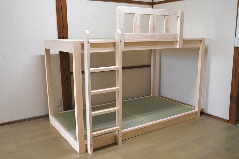 無垢ひのき畳の二段ベッド　壁の梁をよけて設置できるサイズに　1810015-2