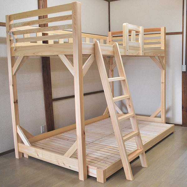 セミダブルのロフトベッドとダブルサイズのベッド