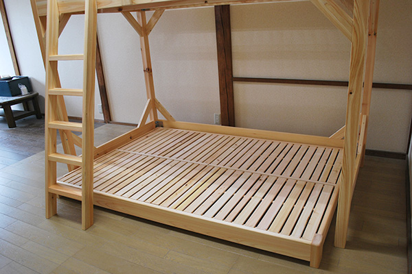 セミダブルのロフトベッドとダブルサイズのベッド
