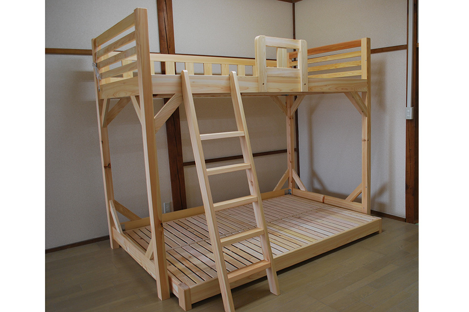 セミダブルのロフトベッドの下にダブルのベッドを置いてみました ヒノキ ワークスの オーダーメイド ベッド集