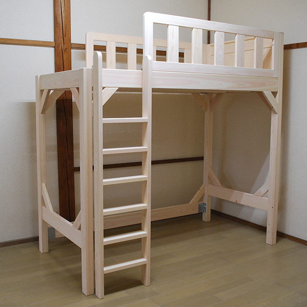 無垢ひのきロフトベッド、子供部屋に　大人も使えるロフトベッド