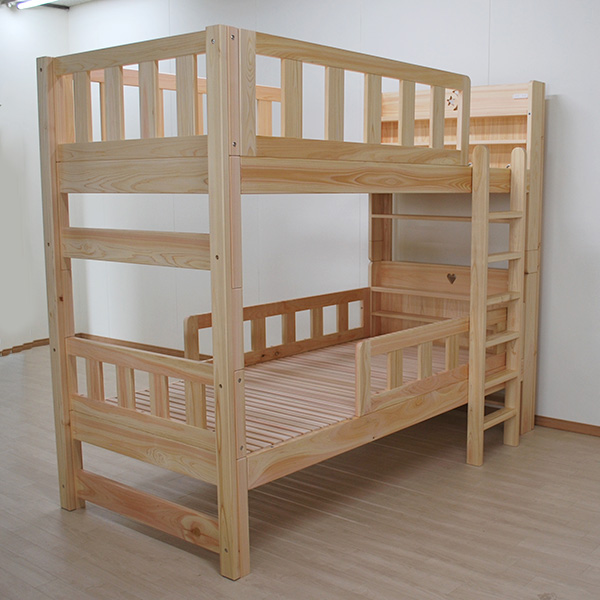 子供部屋に収納棚の多い棚付き二段ベッド