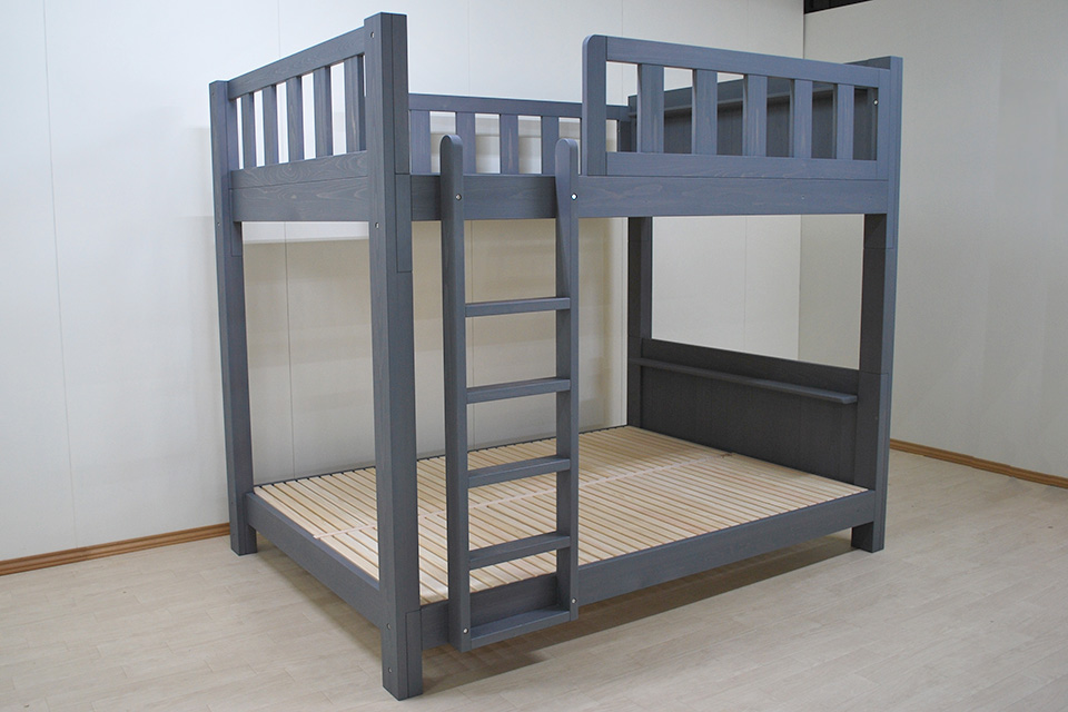 ダブルサイズの二段ベッド空間を広く　グレー色に着色仕上げ　　2002013