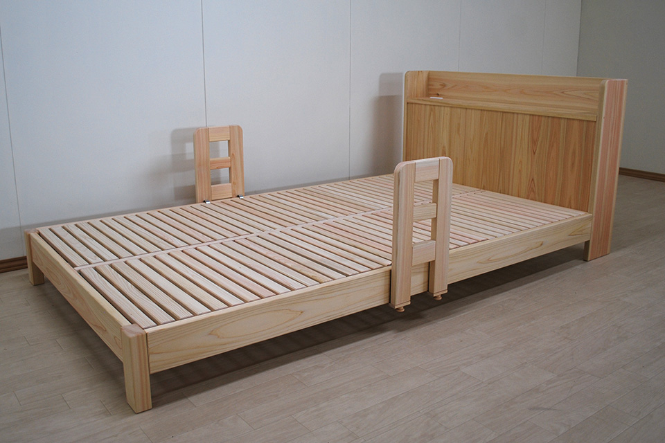 セミダブルサイズの宮付きベッド厚めのマットレス用小さい柵付き 1912007 | ヒノキ・ワークスの オーダーメイド ベッド集