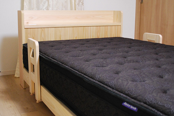 セミダブルサイズの宮付きベッド厚めのマットレス用小さい柵付き（管理番号1912007）