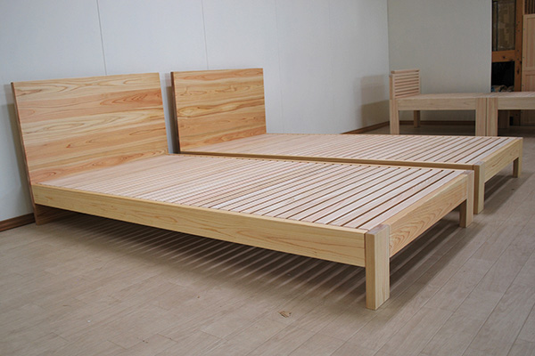 無垢ひのき板のヘッドボード厚み30ミリ　シングルベッド　NO2007027