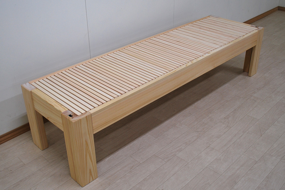 奥行50cmのベンチが　幅80cmセミシングルのベッドになる無垢ひのき伸縮ベッド2110017