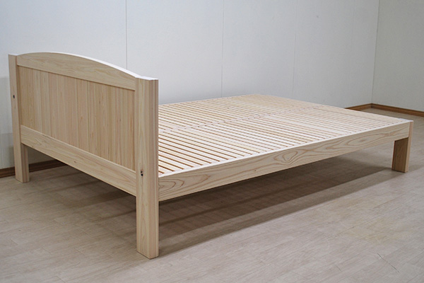 <img src="https://www.hinoki-bed.net/orderbed/wp-content/uploads/2021/12/2111024-2.jpg" alt="国産ひのきベッド ヘッドボード（カーブ）ダブルサイズ　2111024" width="600" height="400" class="alignnone size-full wp-image-6749" />