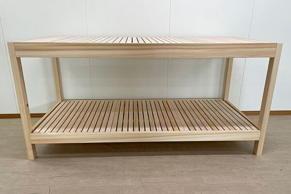 </span>” width=”600″ height=”400″ class=”alignnone size-full wp-image-8874″ /><br /> 【商品名】収納力抜群！ロボ掃除対応ひのきオーダーミドルベッド（管理番号2406003）<br /> 【サイズ】幅100cm長さ200cm高さ94.5cm<br /> ベッド下84cm　物を置ける空間高さ60.5cmすのこ高さ23.5cm（スノコ下15cm）<br /> 【塗装・仕上げ】くるみオイル仕上げ　面取り３R</p><p>ご希望のサイズで見積もりします、お届け先をお知らせいただければ送料も見積もりいたします。<br /> 見積もりは無料です<br /></p><form action=