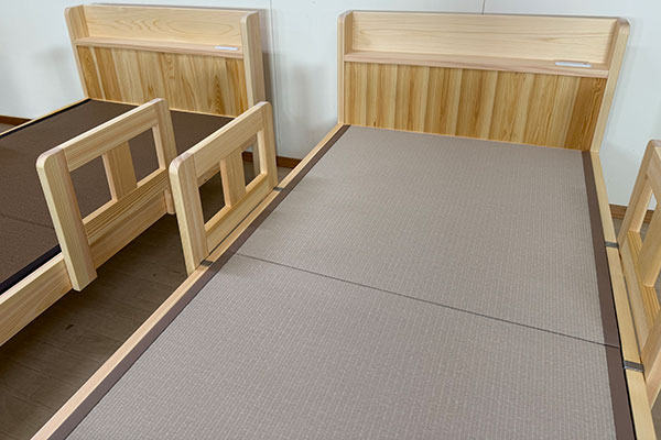 ひのき棚付き畳ベッド　どこでも柵付き　和紙畳色違い2512034