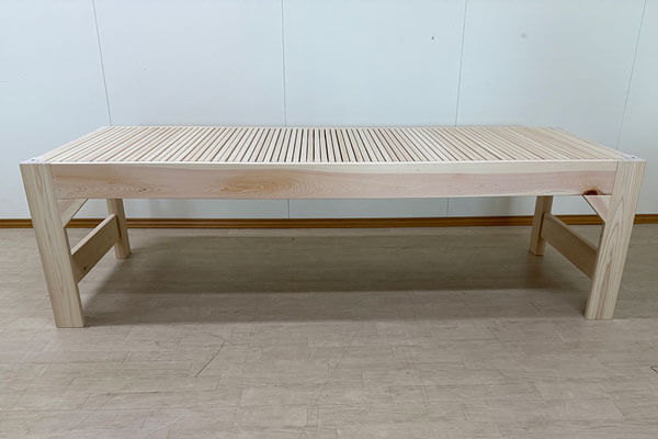 ひのき伸縮ベッド 幅85~120cm長さ210cm高さ60cm カーテンレール付き 2502031