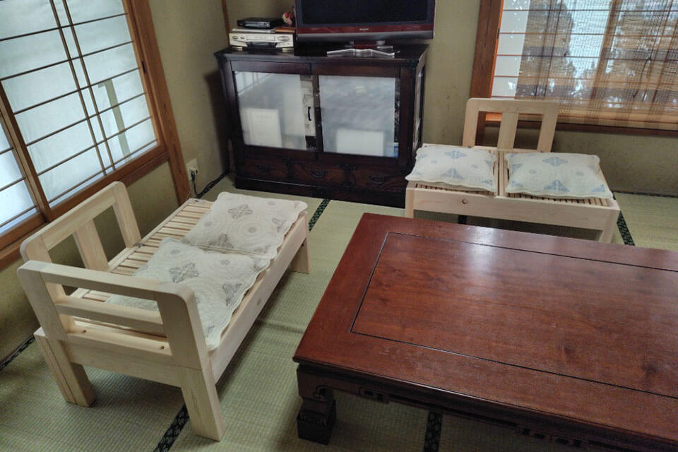 ひのき伸縮ベッド　取り外し可能落下防止柵付き　2505007