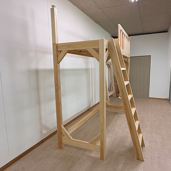 高さ高い、ひのきロフトベッド 柵は外付け 天井突っ張りあり 2505048