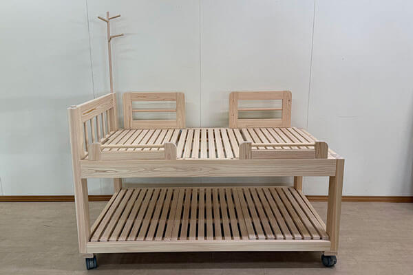 ケアしやすい特殊寝台|ひのき訓練ベッドにキャスター収納付き2505039