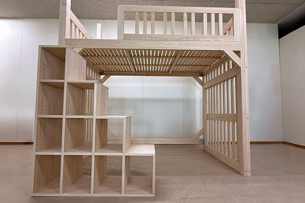 天井高さ243cmに合わせたロフトベッド製作例|収納階段と縦桟デザインのひのきベッド2506036