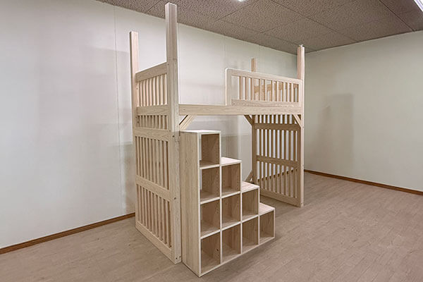天井高さ243cmに合わせたロフトベッド製作例|収納階段と縦桟デザインのひのきベッド2506036