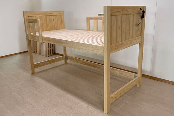新築の桧の家に合わせたロフトベッド|大人も安心して使える高さ 2507011