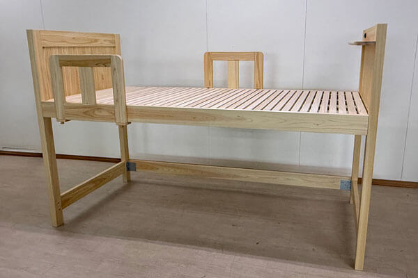 新築の桧の家に合わせたロフトベッド|大人も安心して使える高さ 2507011