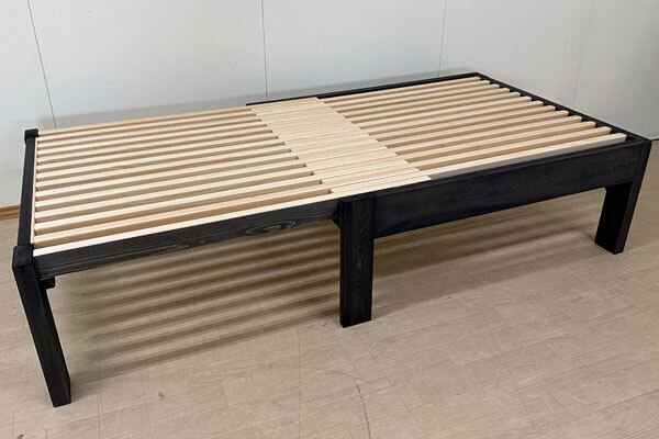 お部屋の動線に配慮した伸縮ベッド製作例｜長さ120〜200cmで使えるひのきベッド　2507019