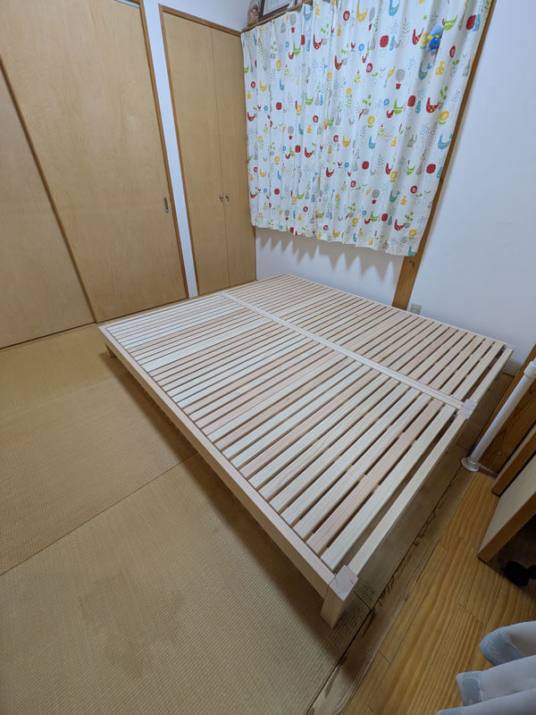 サイズオーダーで製作したひのきベッド|シングル・セミシングルの2台連結例2508021