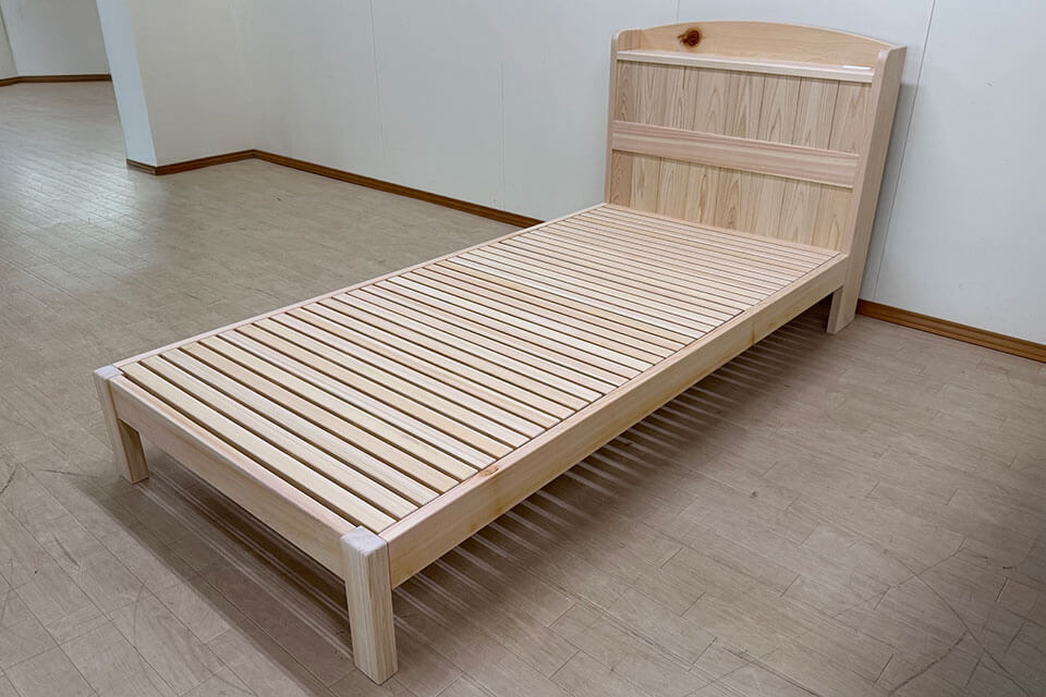 マットレス厚36cmに合わせた棚付きひのきベッドのオーダー製作2501048