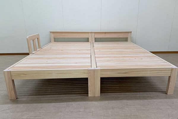 国産ひのきちょっと置ける棚板付きベッド シングル2台