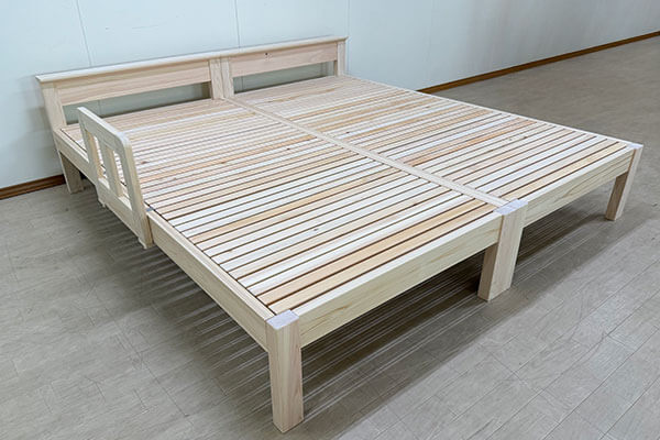 国産ひのきちょっと置ける棚板付きベッド シングル2台