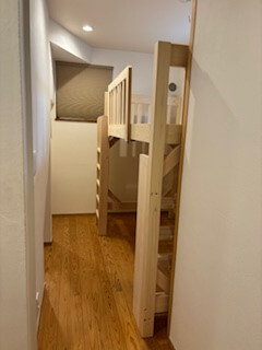 天井高さ225cmに合わせて設計した本棚付きオーダーロフトベッド 2510008