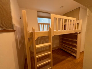 天井高さ225cmに合わせて設計した本棚付きオーダーロフトベッド 2510008